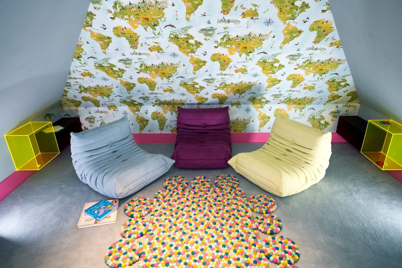 Multi-coloured rectangular felt ball pom-pom rug - Image 3