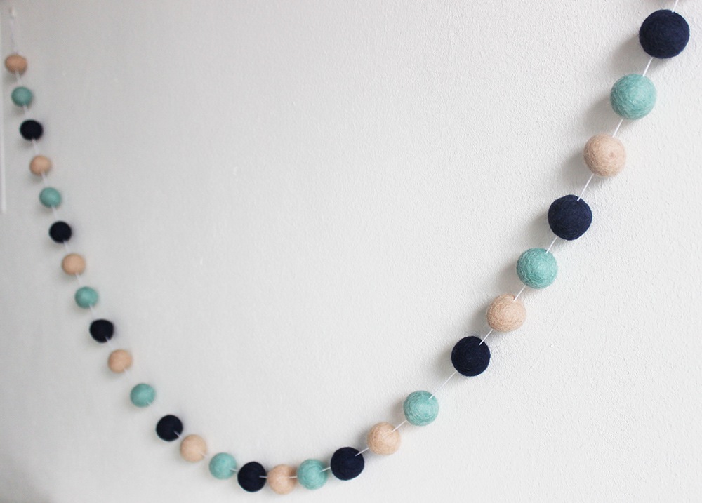 Blue and taupe felt ball pom-pom garland - Image 3